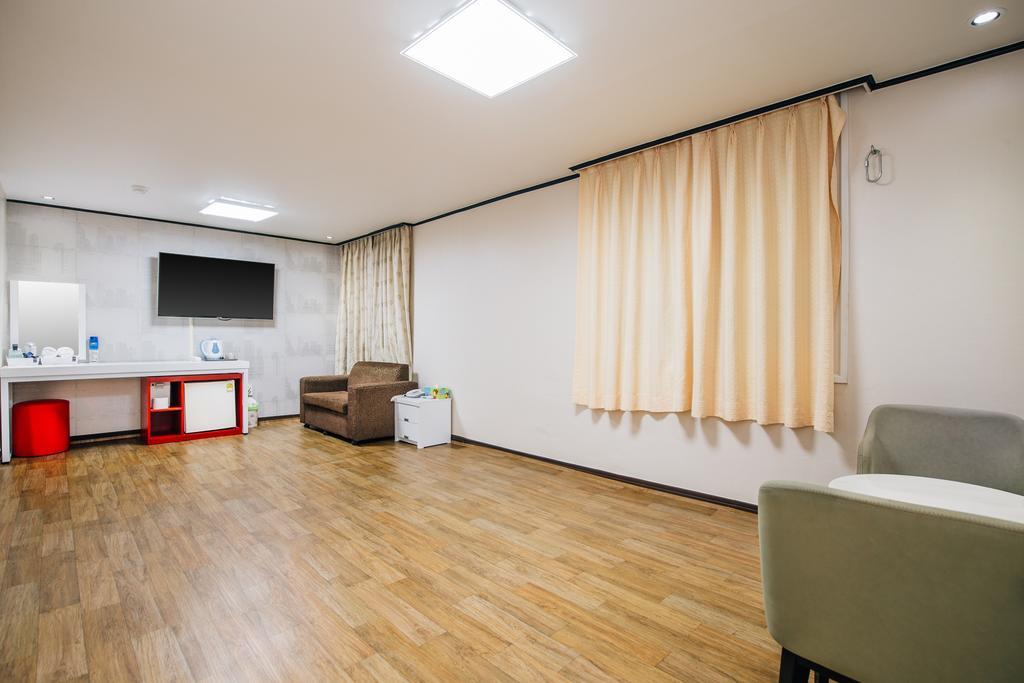 Oakra Hotel Чеджудо Экстерьер фото