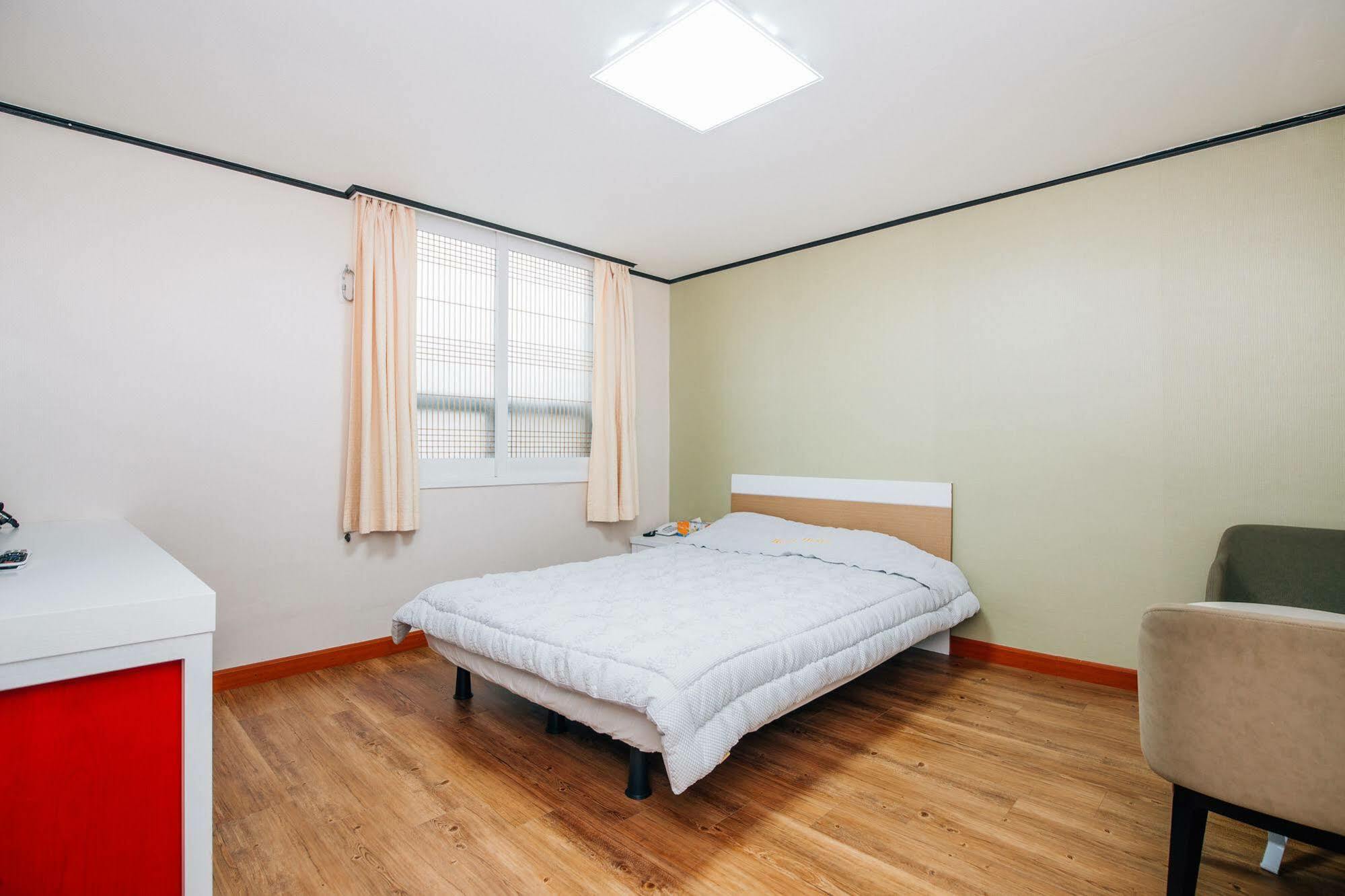 Oakra Hotel Чеджудо Экстерьер фото