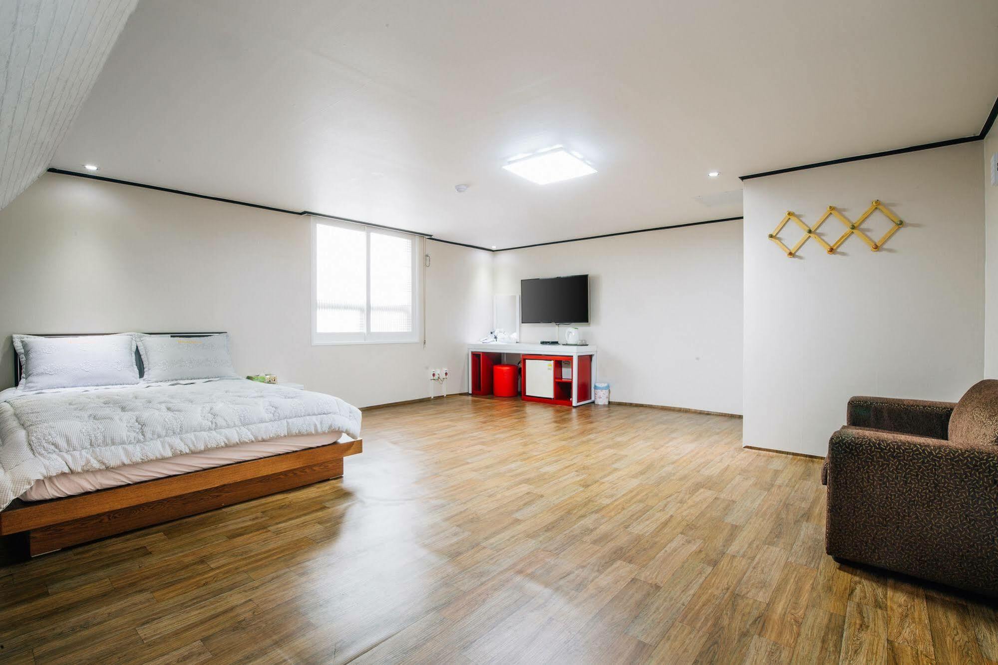 Oakra Hotel Чеджудо Экстерьер фото